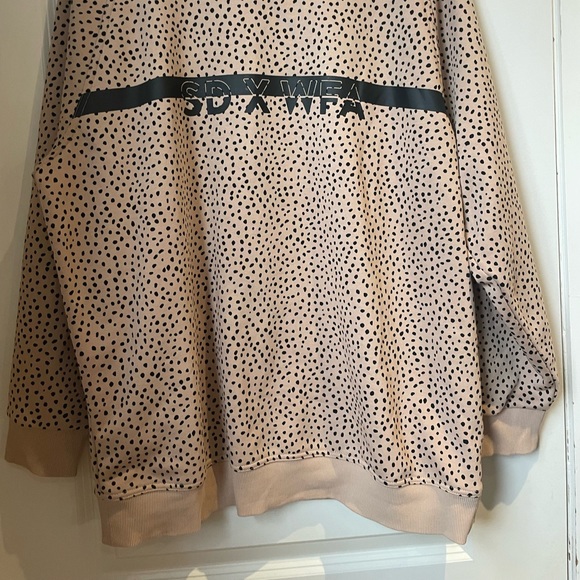 This is a long sleeve top from SDXWFA. It’s a US size large. - Picture 2 of 5